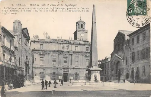BF7756 hotel de ville et place de la republique arles france Frankreich