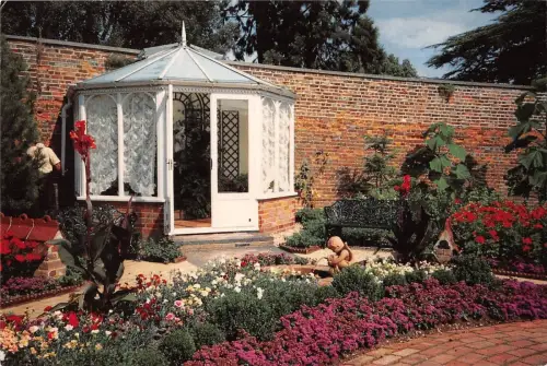 B97325 Wintergarten Victorian Garden Luton Stockwood Craft UK