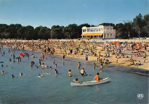 BR84997 la rochelle la plage france