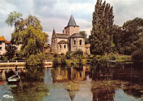 BF902 la vienne environs de lusignan eglise romane Frankreich