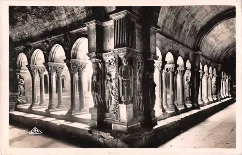 BF7752 arles cloitre st trophime galeries france France