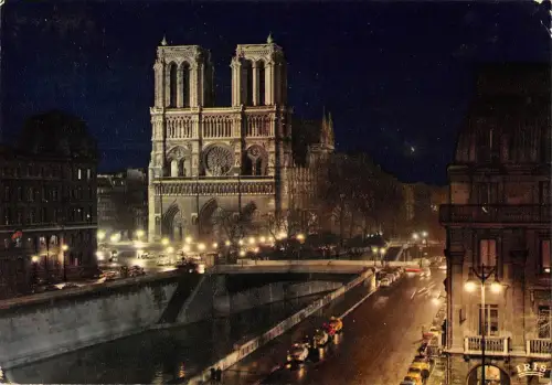 BT4000 Paris Notre Dane illuminee France 1 2 3
