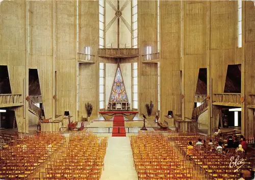 BT4003 Royan Interieur de l eglise France