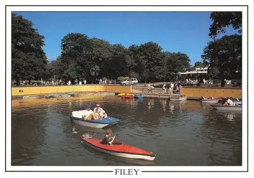 BR89869 Filey Boot Bootfahren Pool und Park UK