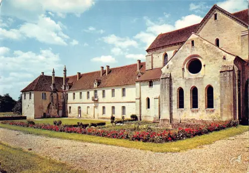 BT10392 Noirlac tres belle abbaye cistercienne France