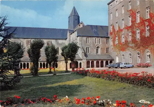 BT9614 Mortain abbaye blanche France