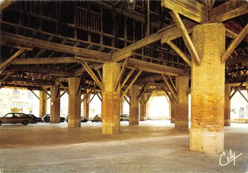 BT9834 Grenade sur garone la halle combles ayant arbitre France