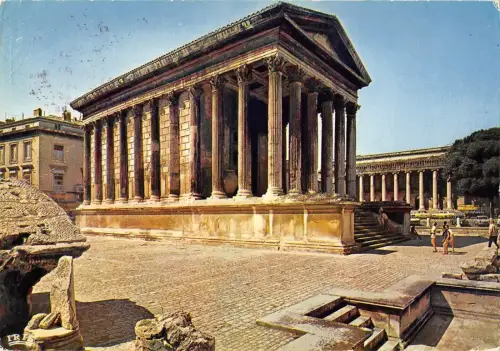 BT9049 Nimes la maison carree Frankreich