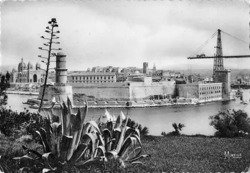 BT6567 Marseille la cathedrale et le fort saint jean France