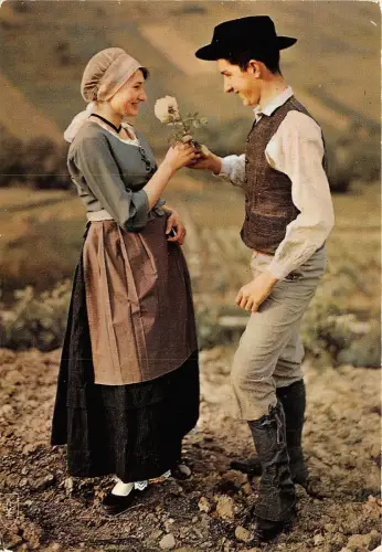 BR25485 Traditions du Haut Berry Paare 2 Scans Frankreich