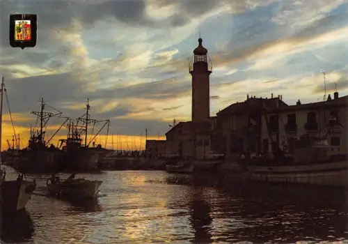 BT5659 Le grau du roi coucher de soleil sur le port France
