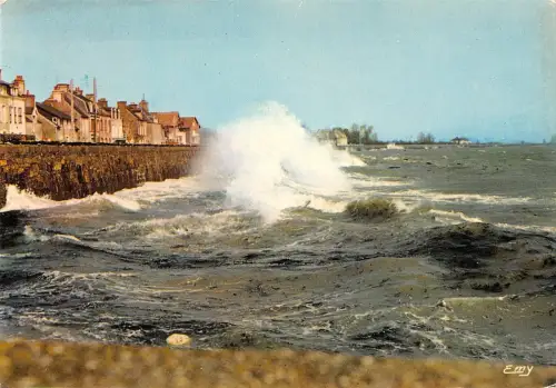 BR54306 Saint Vaast la hogue gros temps france