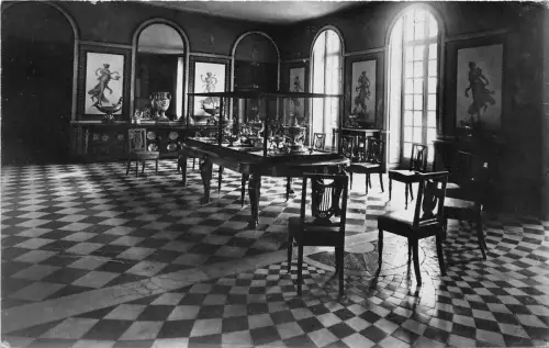 BR8015 Musee National de Malmaison Salle a manger france