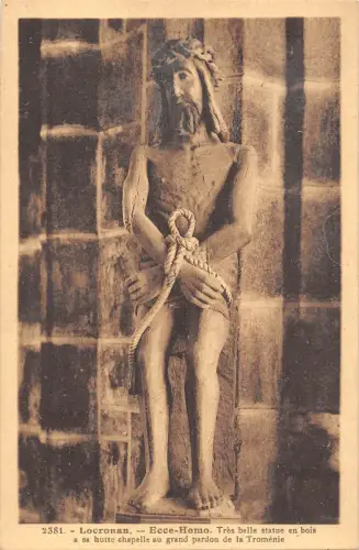 BR47038 Locronan ecce homo tres belle statue en bois a sa hutte chapelle Frankreich