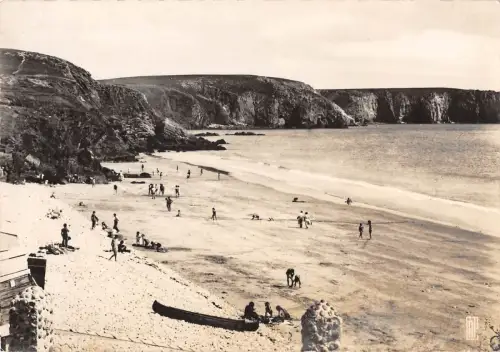BR49469 Camaret l arrivee a la plage des tas depois Frankreich