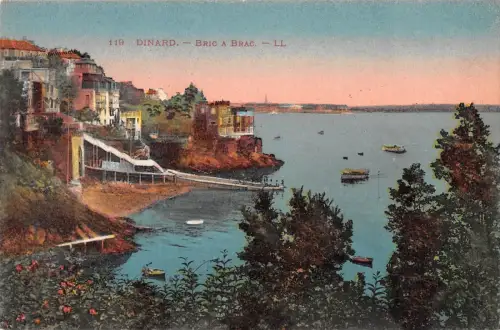 BR78427 Dinard Bric a Brac Frankreich