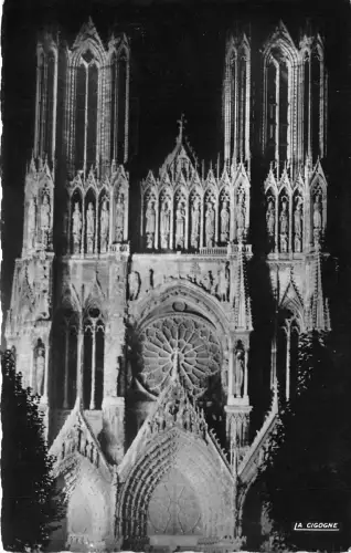 BR10280 Reims Facede de la Cathedreale a la nuit france