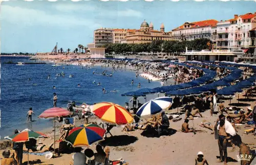 BR38077 Saint Raphael la plage a l heure du bain france