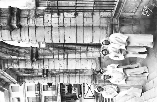 BR20009 Dax curistes a la fontaine chaude france