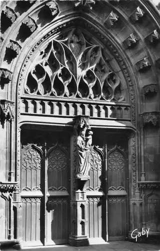 BR6989 Riom ́Eglise Saint-marthuret La vierge a l ́oiseau Postkarte Frankreich