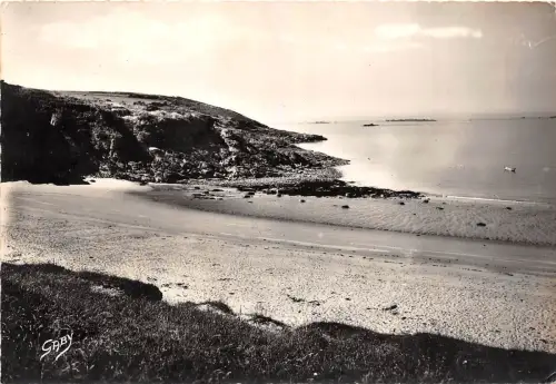 BR28603 Saint Coulomb Plage du port a maree basse france