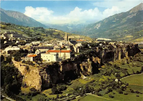 BR31670 Embrun la ville sur son Roc france