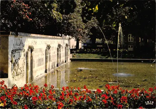 BT4247 Fontenay le comte la place viete et les jets d eau France