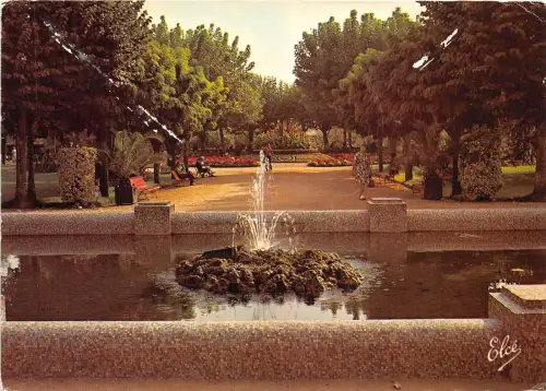 BR31449 Le Jardin Public avec son jet d eau Bergerac france
