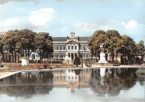 BR54700 L hotel de ville vu du mail Angers france