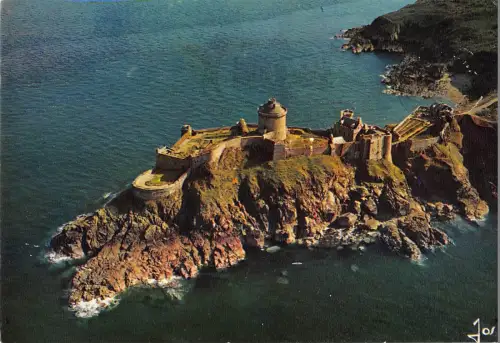 BR52554 Fort la latte le donjon et les enceines du chateau fort France