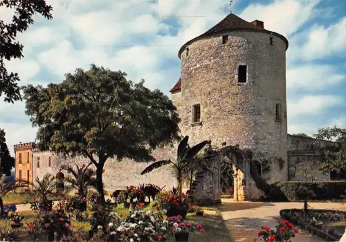 BT10130 Chateau de michel de montaigne entree duc hateau et tour France