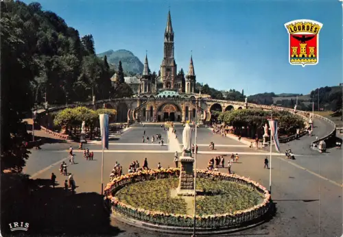 BF2247 lourdes le basilique et la vierge couronnee france