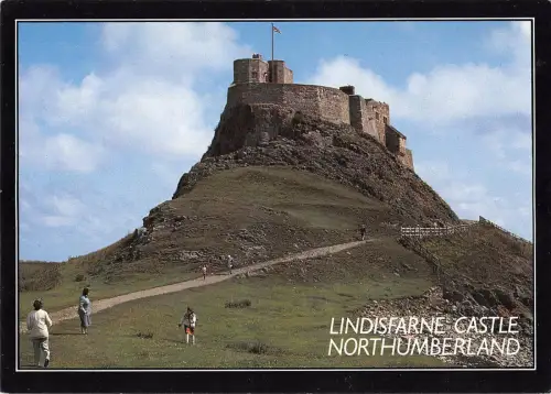 BR83367 lindisfarne castle northumberland uk