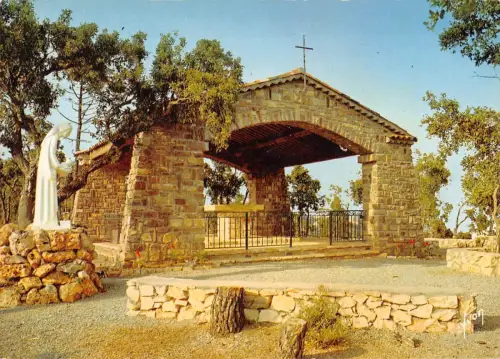 BR50168 Les isambres la chapelle des dalmens Frankreich