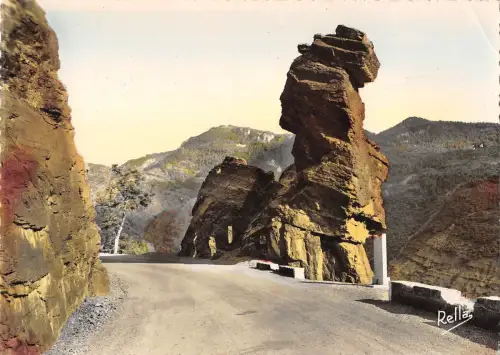 BT4143 Gorges de daluis la gardienne des gorges et le monyment aux pateriotes