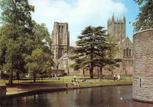 BR76323 Bischofspalast Grabenbrunnen Purzelset UK