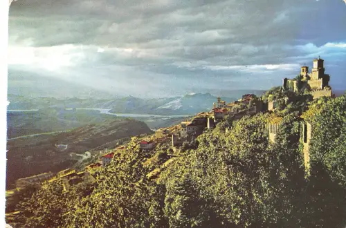 BR85823 San Marino Panorama