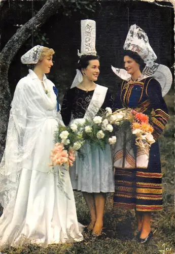 BR49980 Jeunes filles des pays de douarnenez Frankreich