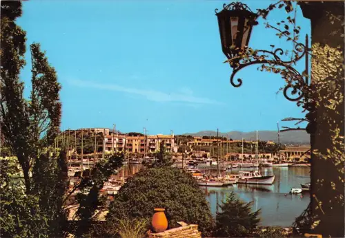 BT8206 Six Fours les plages le Brusville des embies France