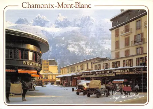 BF707 au pied des aiguilles Chamonix mont blanc Frankreich
