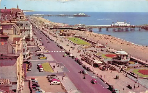 B89015 Brighton Seafront Looking Eastwords UK 14x9cm