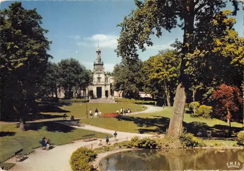 BT5847 Cognac le sjardins de l hotel de ville France
