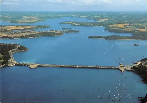 BR76820 bretagne le barrage de la france