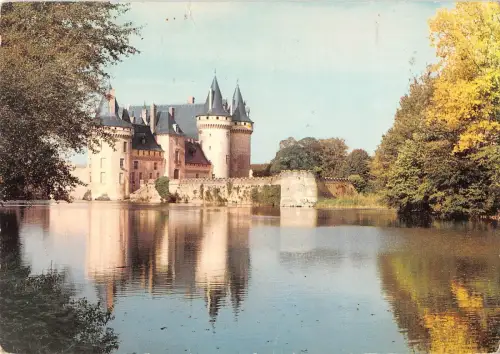 BT7829 Le chateau de sully sur loire se refletant dans la sange France