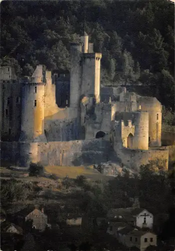 BT7818 Chateau de Bonaguil l iomposante silhouette de la fortresse au France