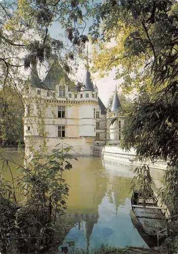 BF959 Azay le rideau le chateau se mirant dans un bras de l indre France