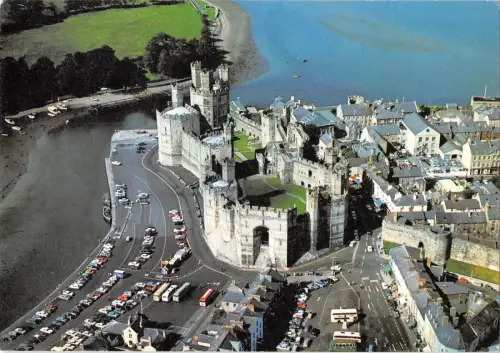 B100511 Caernarvon Burg aus den Luftwalen
