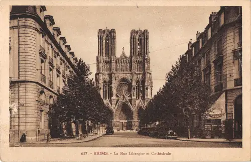 BR54260 Reims la rue libergier et cathedrale france