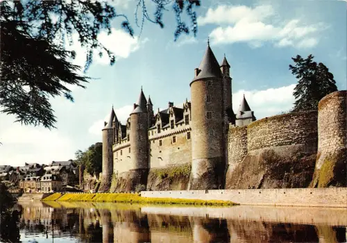 BT9493 josselin le chateau et bordure de l oust France