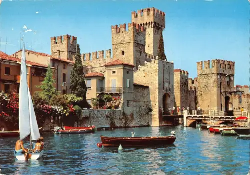 BT7255 Lago di garda sirmione castello scaligero Italien